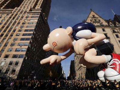 Parade Balon Raksasa Meriahkan Thanksgiving di New York