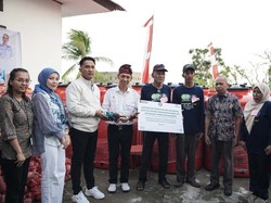 Pegadaian dan UHO Perkuat Pemberdayaan Pandai Besi Binong