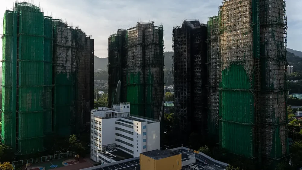 Misteri Kebakaran Hong Kong Terungkap? 13 Orang Ditangkap!