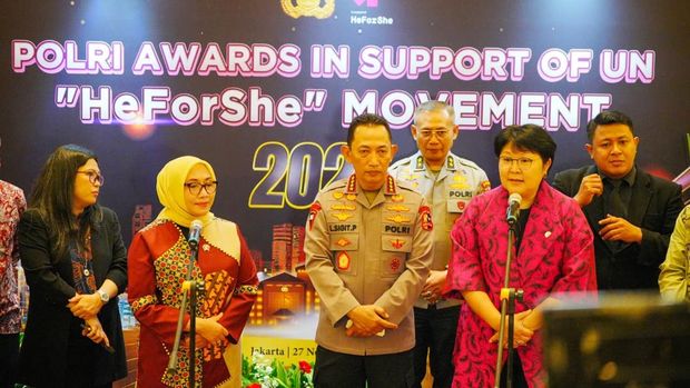 Kapolri Jenderal Listyo Sigit dalam acara Penganugerahan Polri Award In Support For UN Women 'HeForShe' Movement 2025 di Grand Ballroom The Tribrata, Jakarta, Kamis (27/11).