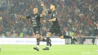 Persija membuka keunggulan pada menit ke-76 lewat gol Maxwell.