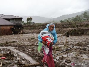 Desa di Agam Ini Terisolir Imbas Banjir, Butuh Obat untuk Korban Luka