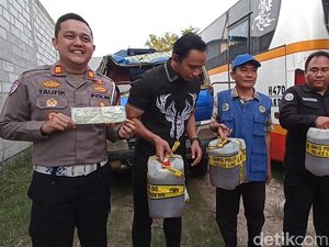 Truk Pengangkut Solar Terguling di Tulunagung Gunakan Pelat Palsu