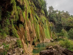 Air Terjun Tengku Siwa, Hidden Gem 75 Meter dan Berlumut Hijau di Manggarai