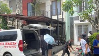 Suasana Rumah Duka Gary Iskak, Ferry Maryadi dan Andre Taulany Melayat