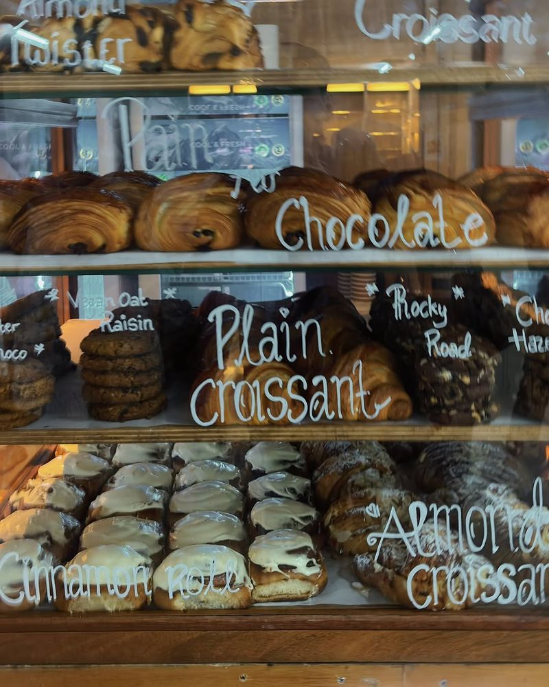 Gigi Susu buka di Blok M.