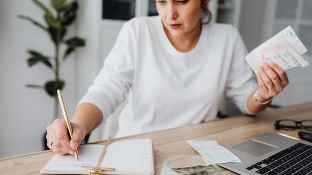 Ramalan zodiak Libra, Scorpio, Sagitarius. Kendalikan kondisi keuangan dengan baik.