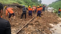 Banjir & Longsor Porak-porandakan Rel Kereta di Sumatra, Begini Kondisinya