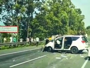 Pelajaran dari Kecelakaan Innova Putih yang Ngebut di Bahu Jalan Tol