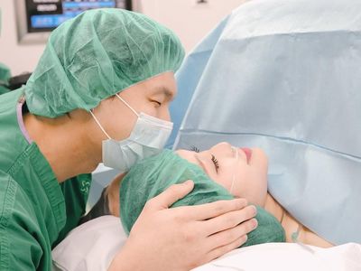 Vior Melahirkan Bayi Perempuan: Berjuang untuk Proses Normal, Akhirnya Caesar