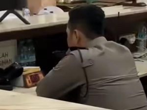Heboh Petugas Main Game di Lobi Balai Kota Surabaya