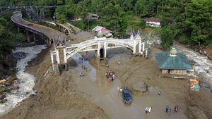 Pembersihan Material Longsor di Jembatan Kembar Silaiang Terus Dikebut