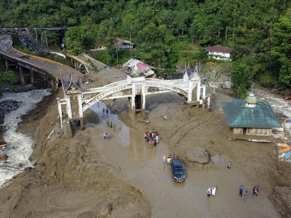 Pembersihan Material Longsor di Jembatan Kembar Silaiang Terus Dikebut