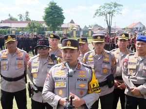 Kapolda Riau Lepas 290 Personel dan Bantuan ke Lokasi Bencana di Sumbar