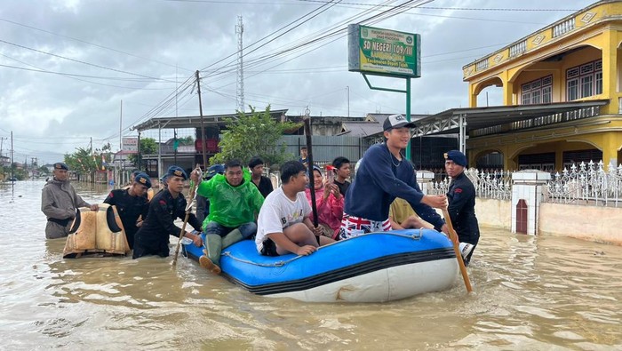 Satu Desa di Kerinci Terendam Banjir, Warga Dievakuasi Satu Desa di Kerinci Terendam Banjir, Warga Dievakuasi