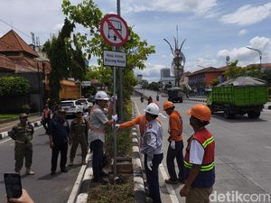 Rambu Larangan Bajaj Online Dipasang di Jalan Slamet Riyadi Solo