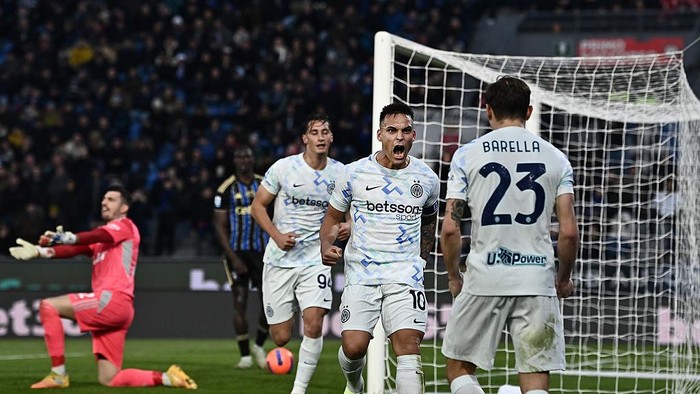 PISA, ITALY - NOVEMBER 30: Lautaro Martinez of Inter celebrates his goal during the Serie A match between Pisa SC and FC Internazionale at Arena Garibaldi on November 30, 2025 in Pisa, Italy. (Photo by Image Photo Agency/Getty Images)