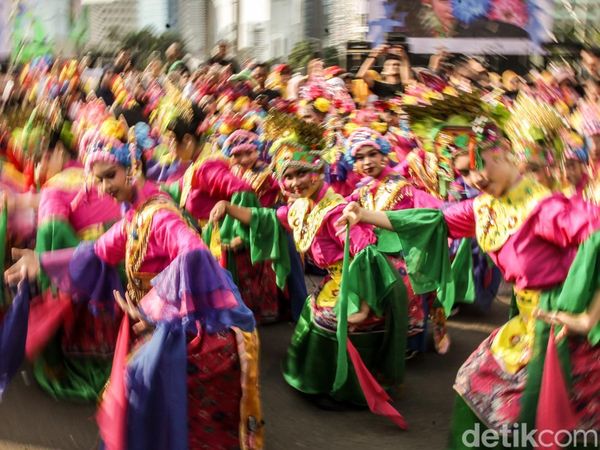 500 Penari Meriahkan Gelaran Jakarta Penuh Warna di Bundaran HI
