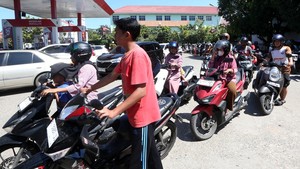 BBM Langka, SPBU Banda Aceh Ramai Antrean Pascabanjir