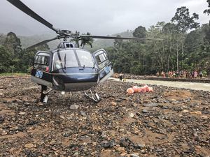 Cerita Sulitnya Heli BNPB Tembus Desa Terisolasi Sumut Kirim Bantuan Bencana