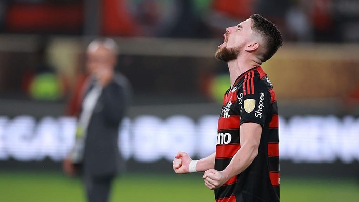 LIMA, PERU - NOVEMBER 29: Jorginho of Flamengo celebrates after winning the 2025 Copa CONMEBOL Libertadores Final match between Palmeiras and Flamengo at Estadio Monumental on November 29, 2025 in Lima, Peru.  (Photo by Hector Vivas/Getty Images)
