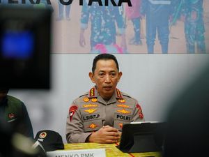 Ikuti Arahan Presiden, Kapolri Kerahkan Bantuan ke Wilayah Terisolir Bencana Sumatera