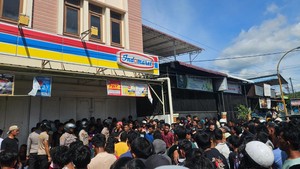 Video: Kesaksian Korban Bencana Sumut soal Penjarahan Minimarket