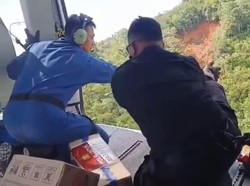 Polri Lanjut Kirim Bantuan Makanan-Selimut ke Tapanuli Sumut Via Heli
