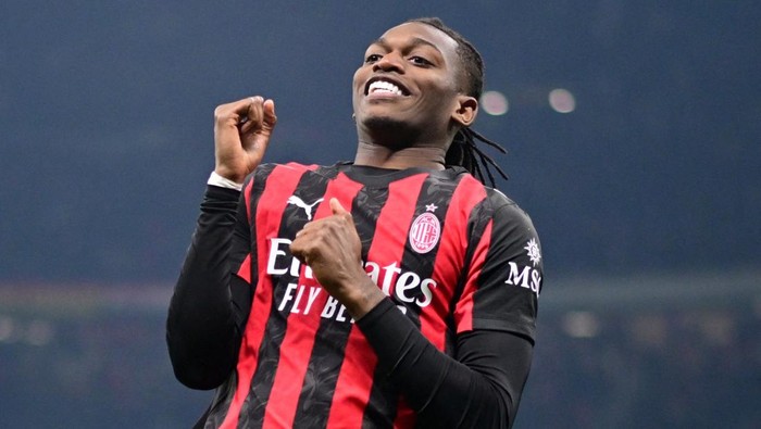 Soccer Football - Serie A - AC Milan v Lazio - San Siro, Milan, Italy - November 29, 2025 AC Milans Rafael Leao celebrates scoring their first goal REUTERS/Daniele Mascolo