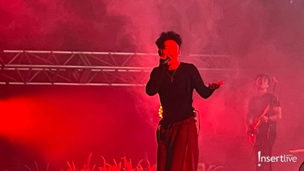 Rich Brian Ungkap Kisah Haru di Balik Lagu 'Ma' Saat Konser Where Is My Head di Ancol