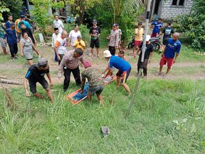 Balita Jadi Sebatang Kara Usai Ayah, Ibu-2 Kakak Tertabrak KA di Pasuruan
