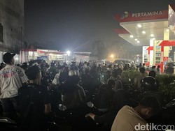 Ratusan Kendaraan Padati SPBU di Medan, Antrean Mengular Belasan Meter
