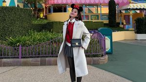 Penampilan Ummi Quary di Disneyland Jepang Bikin Netizen Terpana
