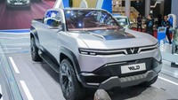 Mobil Pikap Listrik VinFast Curi Perhatian di GJAW 2025, Disebut Mirip Tesla Cybertruck
