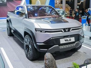 Mobil Pikap Listrik VinFast Curi Perhatian di GJAW 2025, Disebut Mirip Tesla Cybertruck