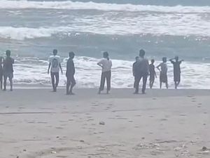 Remaja Bandung Hilang Tenggelam Saat Berenang di Pantai Jayanti Cianjur