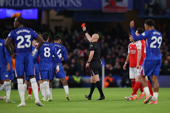 LONDON, ENGLAND - NOVEMBER 30: Moises Caicedo of Chelsea (not pictured) is shown a red card by referee Anthony Taylor after VAR review during the Premier League match between Chelsea and Arsenal at Stamford Bridge on November 30, 2025 in London, England. (Photo by James Gill - Danehouse/Getty Images)