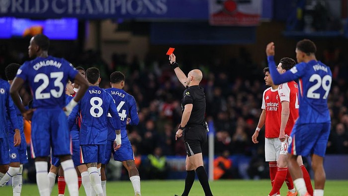 LONDON, ENGLAND - NOVEMBER 30: Moises Caicedo of Chelsea (not pictured) is shown a red card by referee Anthony Taylor after VAR review during the Premier League match between Chelsea and Arsenal at Stamford Bridge on November 30, 2025 in London, England. (Photo by James Gill - Danehouse/Getty Images)