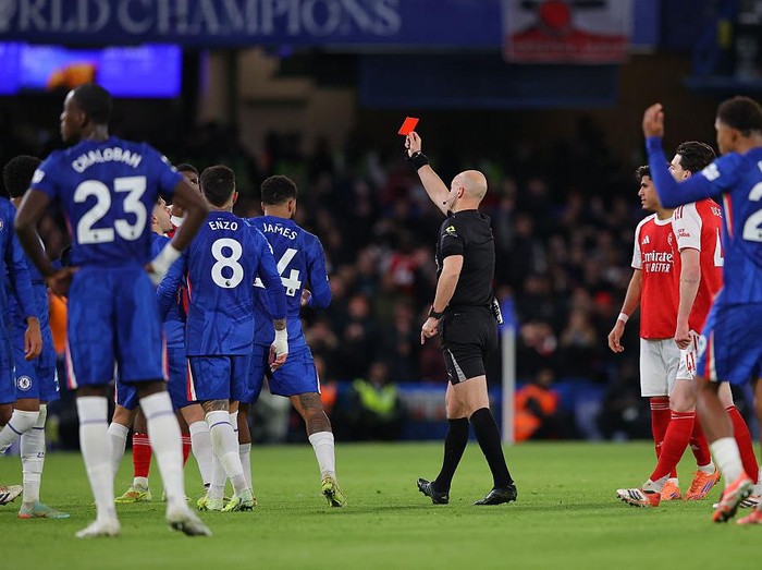 LONDON, ENGLAND - NOVEMBER 30: Moises Caicedo of Chelsea (not pictured) is shown a red card by referee Anthony Taylor after VAR review during the Premier League match between Chelsea and Arsenal at Stamford Bridge on November 30, 2025 in London, England. (Photo by James Gill - Danehouse/Getty Images)