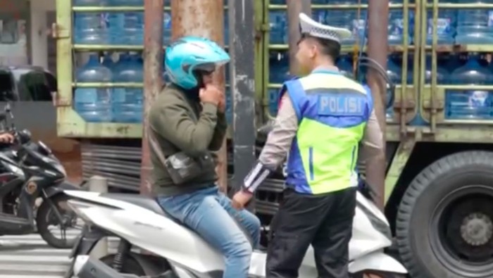 Pemotor Ditegur Polisi Lantaran Lawan Arah di Lebak Bulus, Minta Maaf