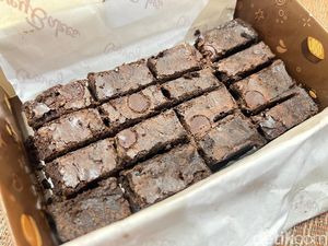 Cravey Bakes: Cicip Brownies Hits Rp 68 Ribu Punya TikToker Savira Malik
