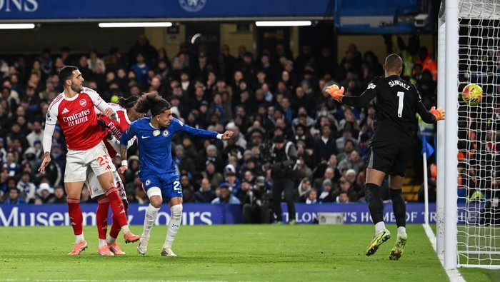 LONDON, ENGLAND - NOVEMBER 30: Mikel Merino of Arsenal scores his teams first goal during the Premier League match between Chelsea and Arsenal at Stamford Bridge on November 30, 2025 in London, England. (Photo by David Price/Arsenal FC via Getty Images)