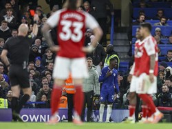 Sempat dikartu kuning, Caicedo jadi menelan kartu merah usai wasit Anthony Taylor mengecek VAR. (Foto: Robin Jones/Getty Images)