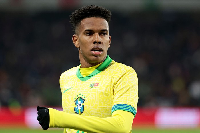 LILLE, FRANCE - NOVEMBER 18: Estevao Willian of Brazil during the international friendly football match between Brazil and Tunisia at Stade Pierre Mauroy, Decathlon Arena on November 18, 2025 in Villeneuve dAscq near Lille, France. (Photo by Jean Ca
