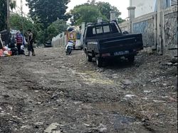 Video: Melihat Jalan di Jakarta Pusat yang Puluhan Tahun Tak Beraspal