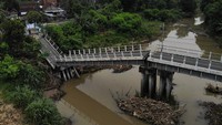 Jembatan di Nganjuk Roboh Diterjang Arus Deras, Akses Antar Desa Terputus