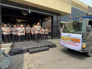 Kapolda Jatim Lepas Bantuan untuk Korban Banjir Bandang Sumatra