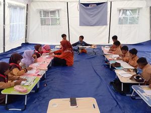 Kemendikdasmen Salurkan Dana Darurat untuk Korban Bencana di Sumatera