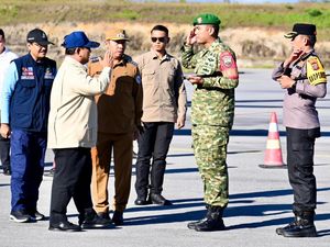Gus Ipul Dampingi Presiden Tinjau Banjir dan Pastikan Bantuan Mengalir
