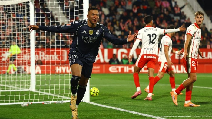 Soccer Football - LaLiga - Girona v Real Madrid - Estadi Montilivi, Girona, Spain - November 30, 2025 Real Madrids Kylian Mbappe celebrates scoring a goal that was later disallowed for handball REUTERS/Albert Gea